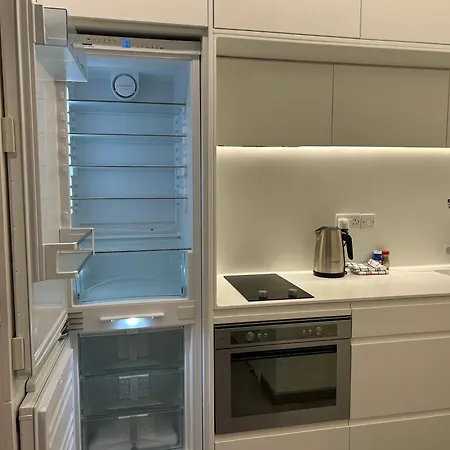 Apartment Centre *