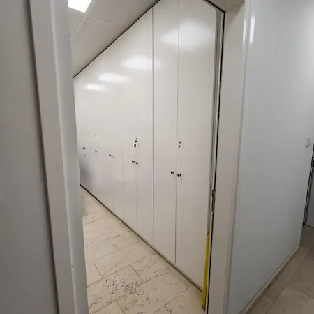 Apartment Centre *