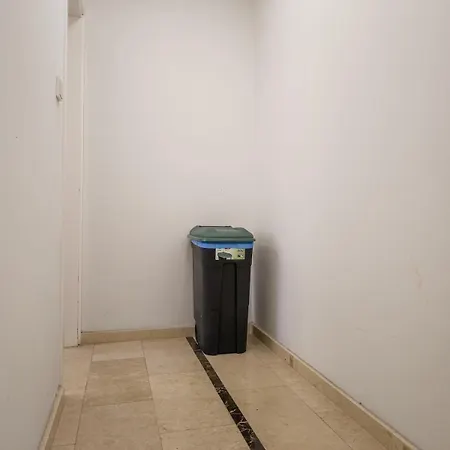 Apartment Centre